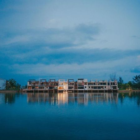 Canoe And Fishing , Free Pickup Villa Batam ภายนอก รูปภาพ